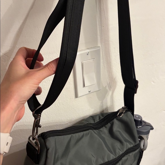 Travelon Anti Theft Active Large Crossbody Bag Charcoal - Picture 7 of 8